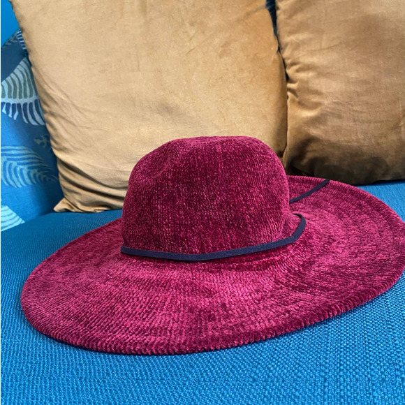 Marcus Adler New York Burgundy Chenille Packable One Size Hat - Picture 5 of 10